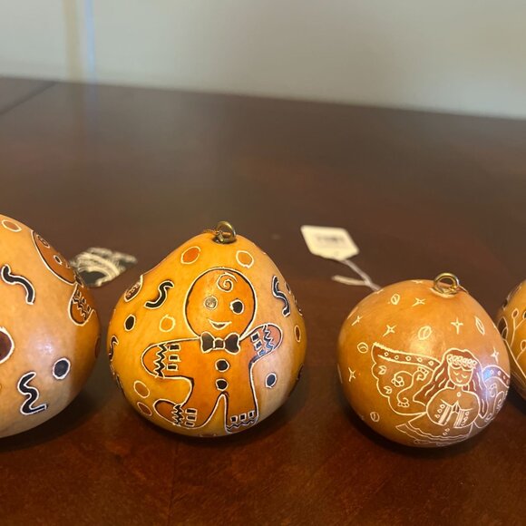 Set Of 4 Lucuma Designs Handmade Gourd Ornaments With Gingerbread & Bird Motifs - Picture 10 of 12